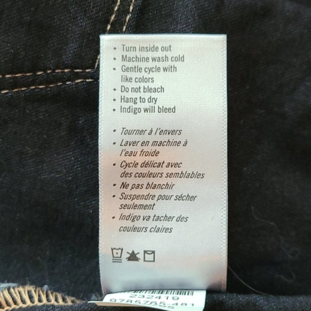 🌟Host Pick🌟 Never Worn: PAIGE Manhattan Bootcut Jeans dark wash and classic - Picture 7 of 15